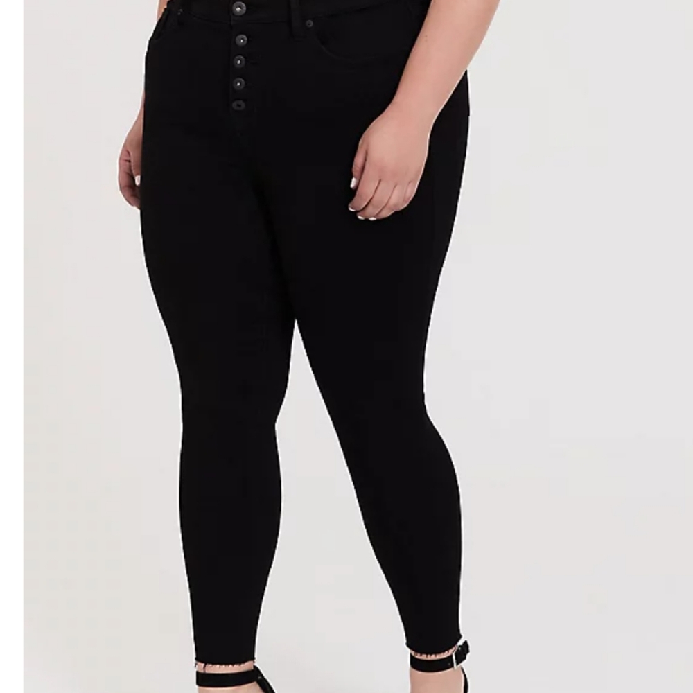 TORRID SKY HIGH SKINNY JEAN -PREMIUM STRETCH WITH RAW HEM